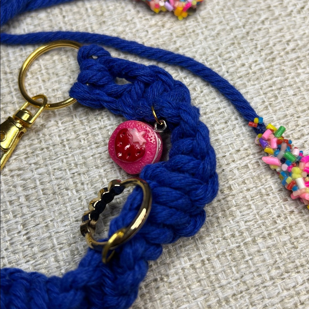 Handmade Macrame Foodie Key Chain - Picture 8 of 12